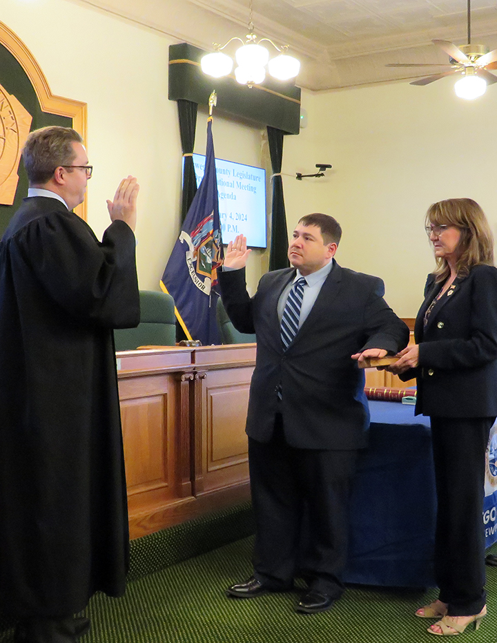 Kevin Hill Takes Oath